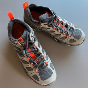 Almost NEW Merrell Trail Running Size 11 shoes